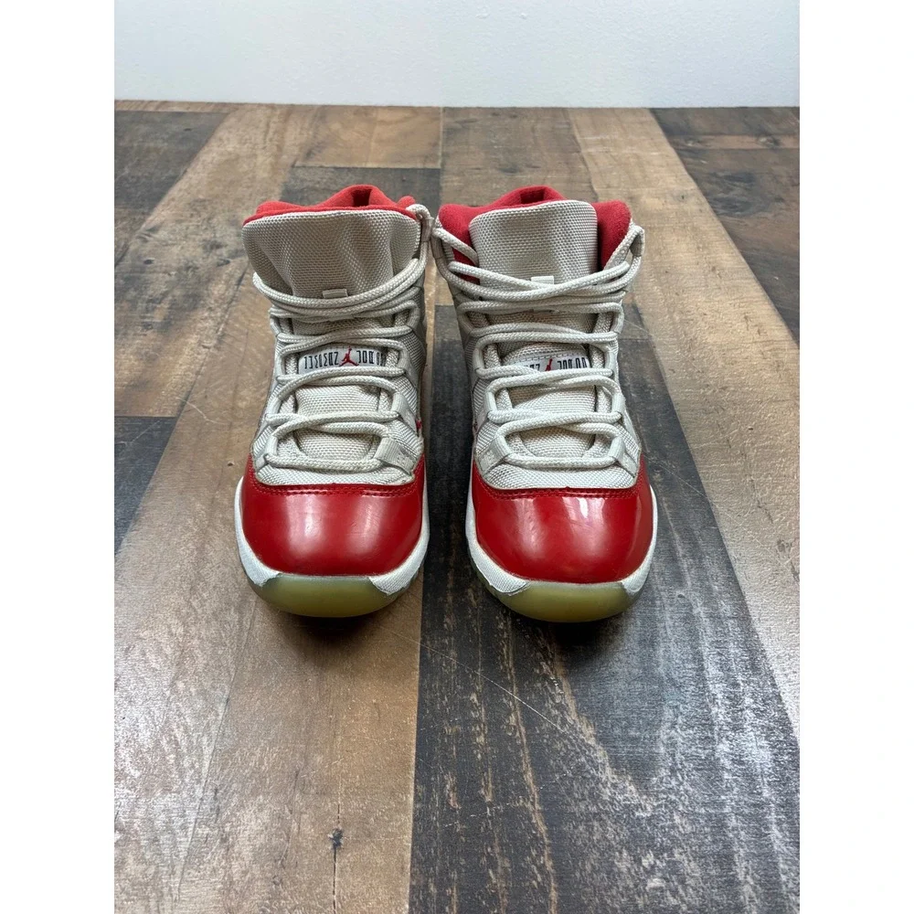 Jordan 11 Retro Cherry 2022 Kids Size 2.5Y White Red 378039-116 Good Condition
